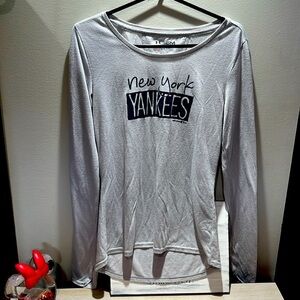 Yankees under armor fitted heat gear woman’s shirt size small